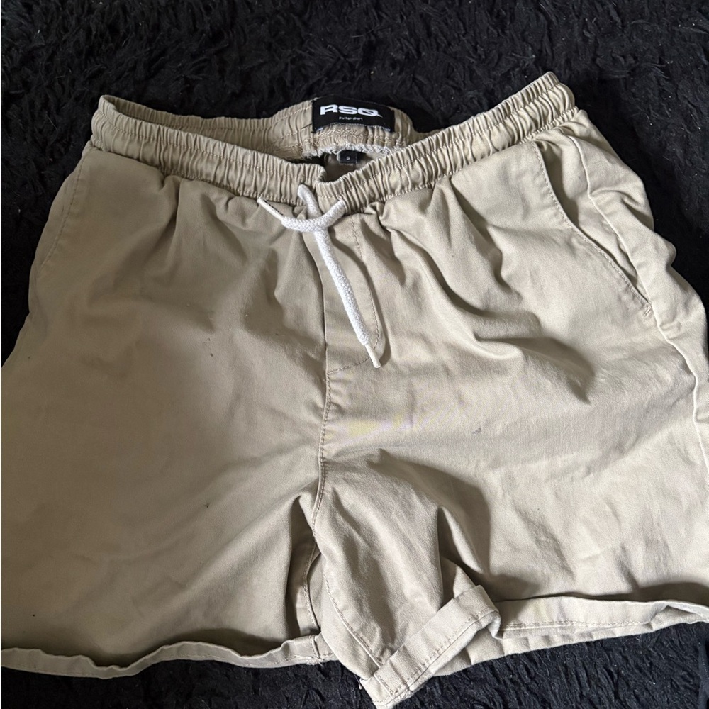 Men Pull on shorts